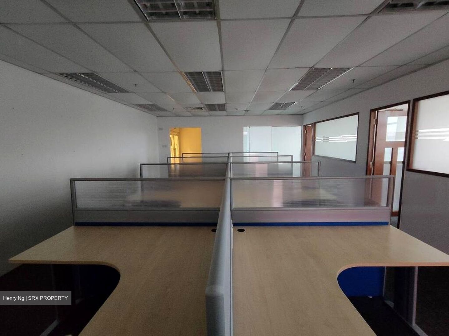 Peninsula Shopping Complex (D6), Office #472662611